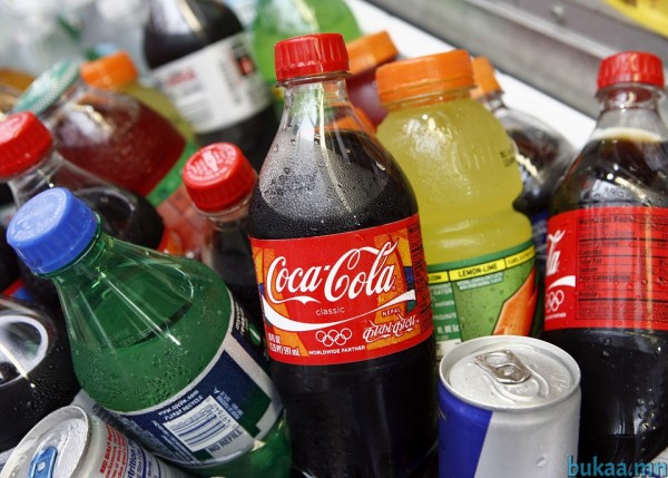 A Coca-Cola bottle is seen with other beverages in New York June 23, 2008. Beverage industry executives will gather in New York this week for a major industry conference with concerns that the rising price of corn syrup will put pressure on soda prices. REUTERS/Shannon Stapleton (UNITED STATES) - RTX79K5