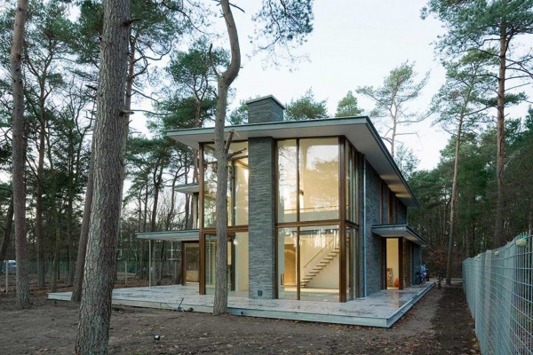 Beautiful-house-with-modern-models-and-has-a-bright-space-and-many-window-and-side-window-shape-can-be-seen-from-the-stairs-and-every-space