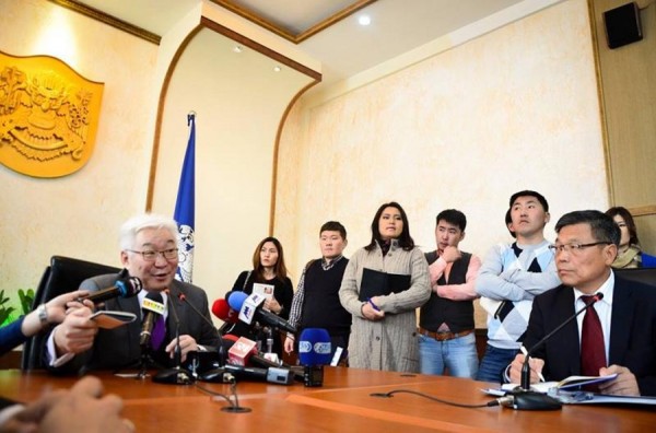 p19hs9l7171qkqkh218pn1bpb1lr96