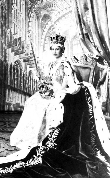 rs_634x1024-141114112744-634.Queen-Elizabeth-Coronation.jl.111414