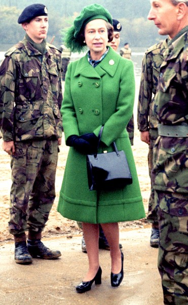 rs_634x1024-141114130736-634.Queen-Elizabeth-Army-Green.jl.111414