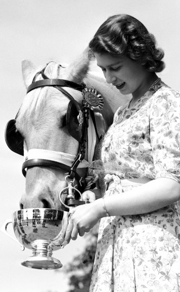 rs_634x1024-141114141256-634.Queen-Elizabeth-Horse-Show.jl.111414