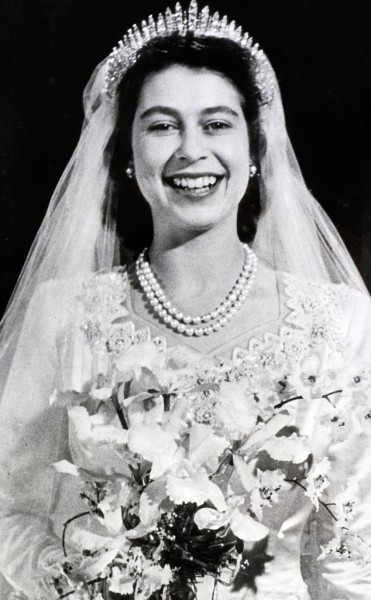 rs_634x1024-141114162854-634.Queen-Elizabeth-Smiling-Happy-Wedding.jl.111414