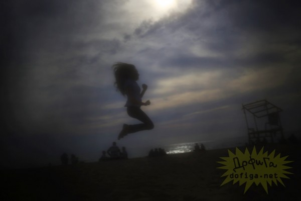 Âåñ¸ëûé îòäûõ íà ïëÿæå â Áåéðóòå