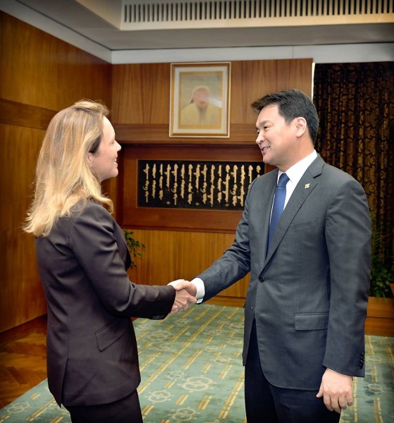 80761c5de99b5b2e35cec7bff46f2165