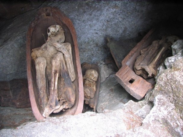 E6PH2008-0223-Kabayan-MummyAdultChild-640