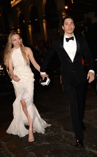 rs_634x1024-150505094900-634.justin-long-amanda-seyfried.cm.5515