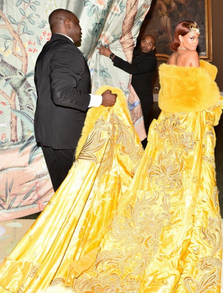 rs_634x831-150505145738-634.rihanna-met-gala-inside-shots-050515