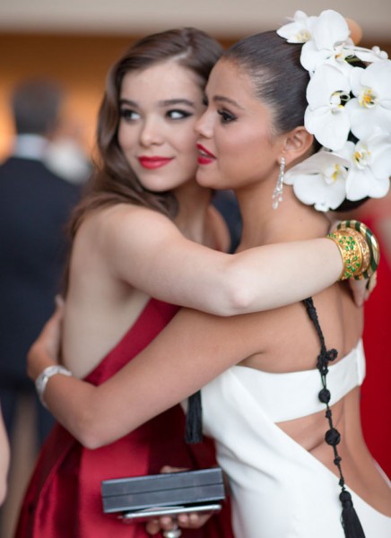 rs_634x873-150505145743-634.hailee-steinfeld-selena-gomez-met-gala-inside-shots-050515