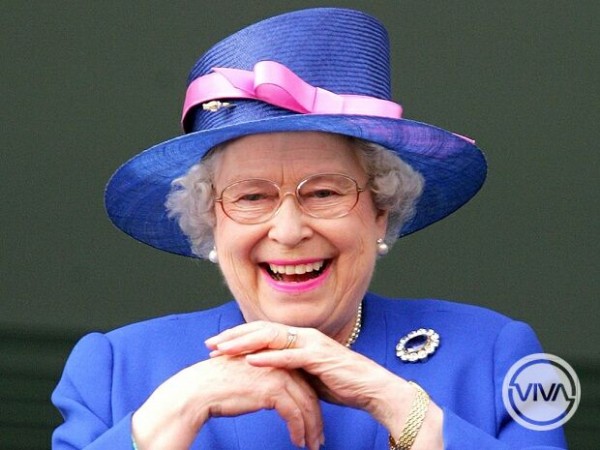 Queen Elizabeth II watches as Jockey Frankie Detorri crosses the finish line to win the Vodafone Derby with Irish horse Authorized on the second day of the annual Vodafone Derby horse race at Epsom Downs, Surrey, 02 June 2007. AFP PHOTO/CARL DE SOUZA.