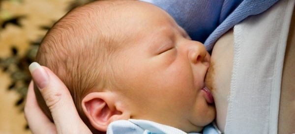 af9594_BreastfeedingInPublic-880x400_x800