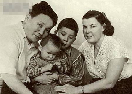 \"12011297_1003868702966833_3687914065472048656_n\"