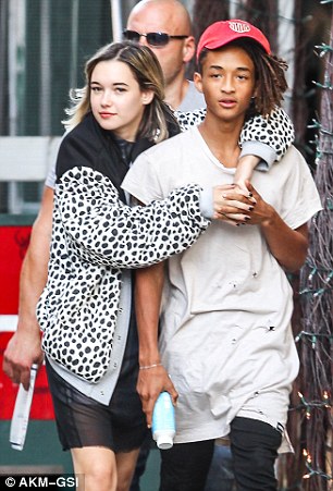 1442378730_2c5c899700000578-3235870-beaming_beaus_sarah_wrapped_her_arms_around_will_smith_s_son_for-a-161_1442358632104