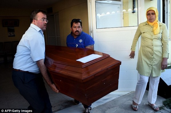 2BF18AEF00000578-3219553-image-a-3_1441299390960