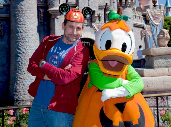 rs_1024x759-130929132109-1024.Steve-Carell-Disneyland-California.jl.092913