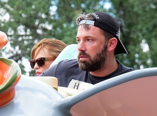 \"rs_1024x759-150818131748-1024.Jennifer-Garner-Ben-Affleck-Disneyland.ms.081815\"