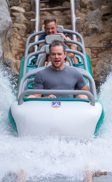 \"rs_634x1024-150820101037-634-matt-damon-disneyland\"