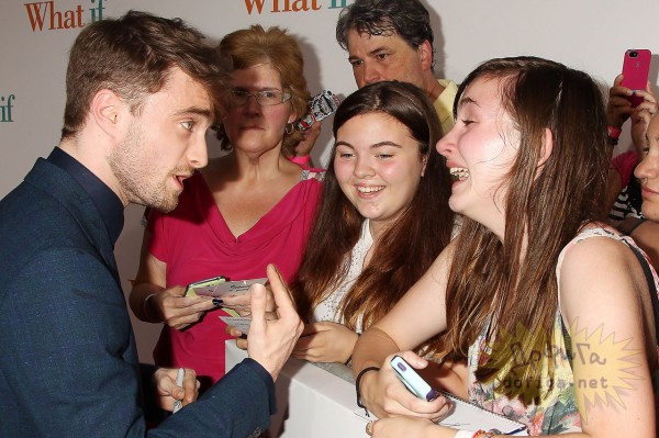 Äýíèåë Ðýäêëèôô è äåâî÷êà, êîòîðîé ñîâà òàê è íå ïðèíåñëà ïèñüìî èç Õîãâàðòñà