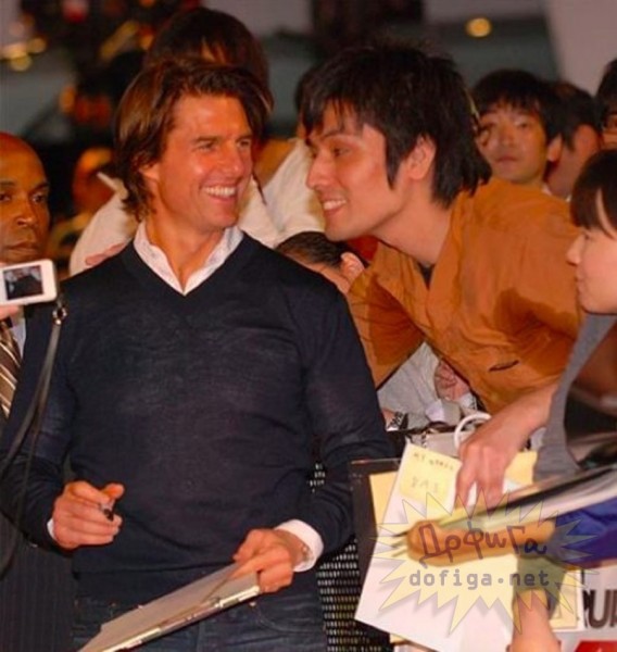 Axe-ýôôåêò. Îí íå òîëüêî äåâóøåê ïðèìàíèâàåò, íî è çíàìåíèòîñòåé, ãëàâíîå ïîáîëüøå íàáðûçãàòüñÿ