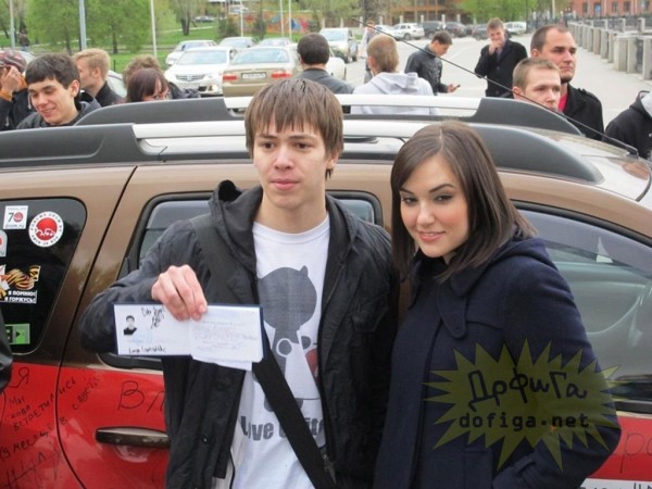 Ìíå óæå åñòü 18, ìîãó è ïàñïîðò ïîêàçàòü.