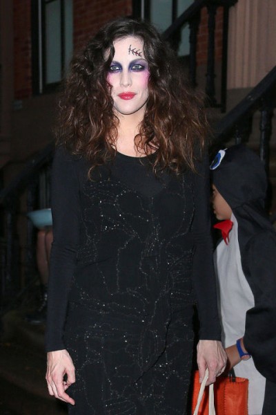\"54aac87ad10fe_-_elle-celebrity-halloween-2013-liv-tyler-xln-xln\"