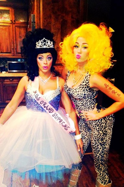 \"550260c36e4f8_-_-miley-cyrus-twitter-halloween-celebrities-social-media-lgn\"
