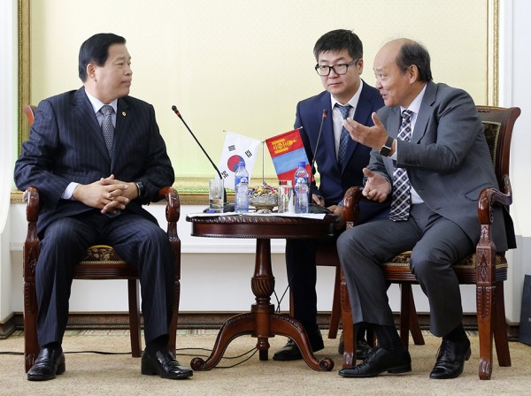 619426bdd64299337ccf56674d74dda9