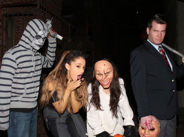 \"rs_1024x759-150929161112-1024-ariana-grande-halloween-horror-night\"