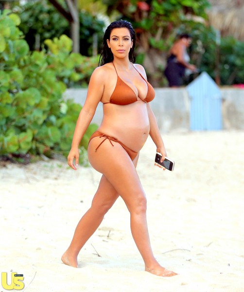 1440532594_kim-kardashian-bikini-zoom
