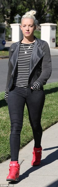 2E93182C00000578-3324448-Star_in_stripes_Gwen_46_rocked_a_similar_look_back_in_2013-a-61_1447884141735