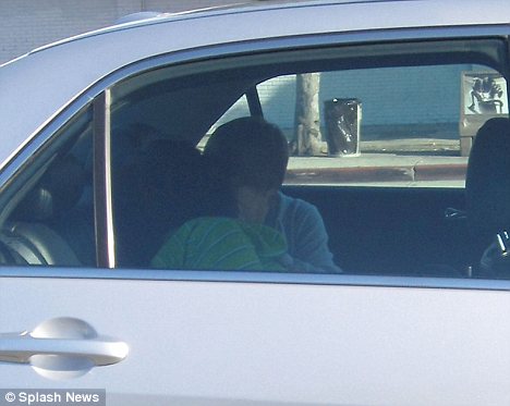 article-1313994-0B49E19C000005DC-154_468x373