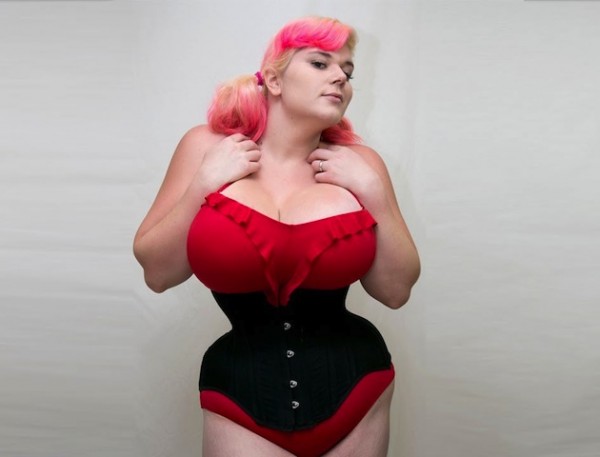 Extreme-Corseter-Shrinks-Waist-From-38-to-23-Inches