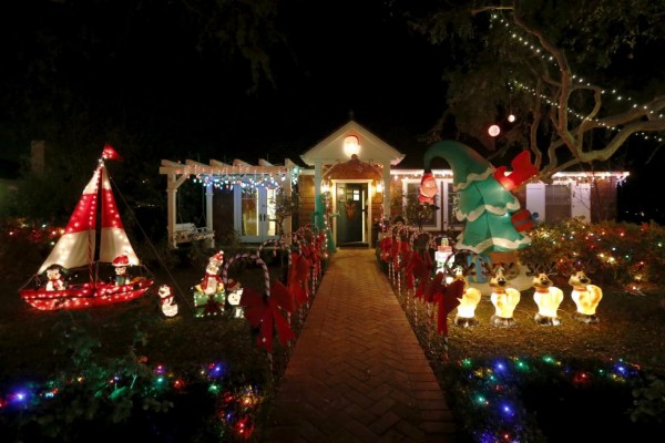 Christmas lights are seen on a home in the Sleepy Hollow area of Torrance, California, United States, December 15, 2015. REUTERS/Lucy Nicholson