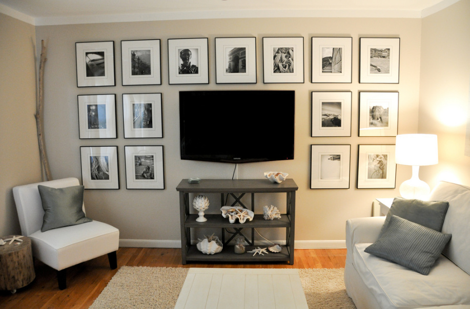 \"AD-Cool-Ideas-To-Display-Family-Photos-On-Your-Walls-39\"