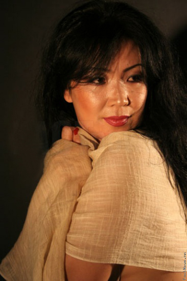 erdenetsetseg-12357335402013-04-30-11-38[www.urlag.mn]