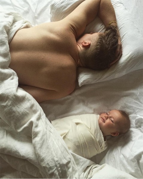 rs_634x795-151003104410-634-macklemore-baby-daughter-100315