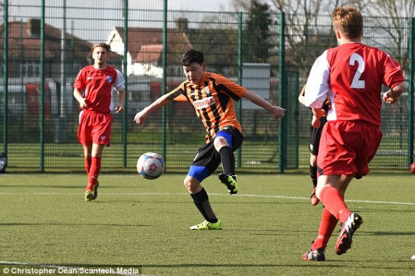 3186ADDE00000578-3488081-Galaa_fires_at_goal_during_a_game_as_he_looks_to_prove_that_he_c-a-51_1457718939555(1)