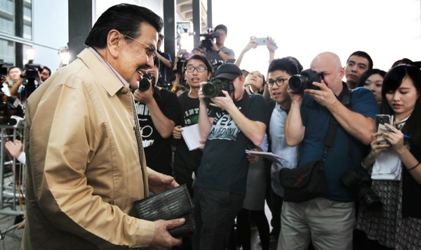 Joseph Estrada, mayor of Manila, arrives at Hong Kong International Airport in an attempt to defuse the stand-off over the 2010 bus hostage tragedy. 22APR14
