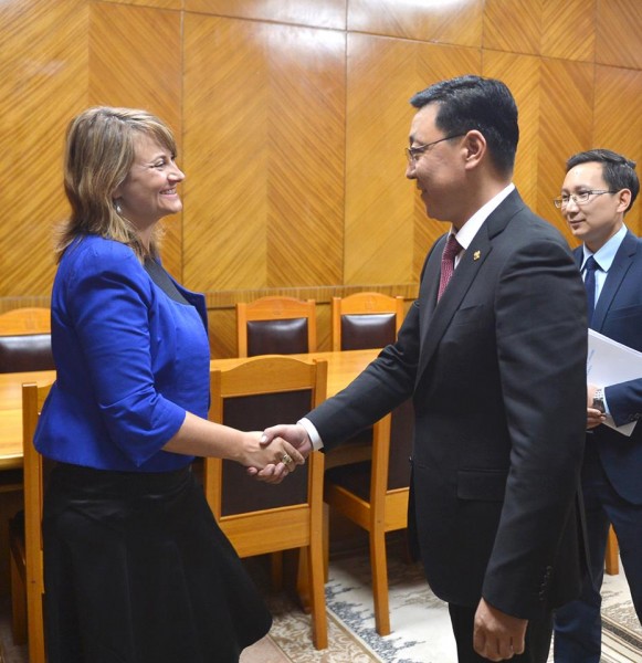 c8869aadd7f01027c846638f669852de