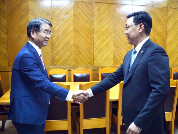 17d9fecb859d3ae38e62f56ce9307992