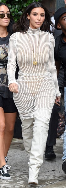 3807374e00000578-3778587-that_s_almost_demure_the_reality_star_wore_a_knitted_dress_but_i-a-39_1473287781360-1