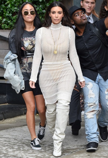 380738f800000578-3778587-more_than_fashionably_late_kim_kardashian_left_her_new_york_city-a-16_1473287780093