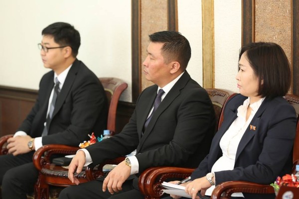 p1at5kf18j19bf1mdg14o41jnh1miv2