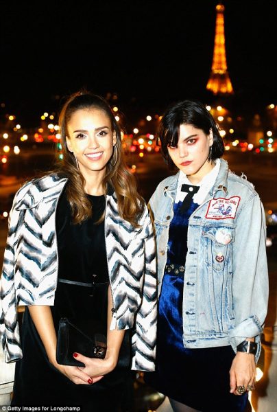 391aedf500000578-3822482-image-a-89_1475627389273