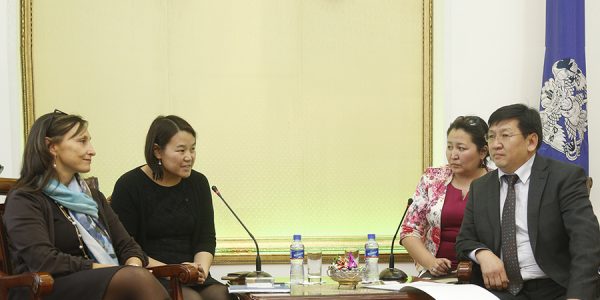 4201db2875f7a3b9c60978d32ffd4672