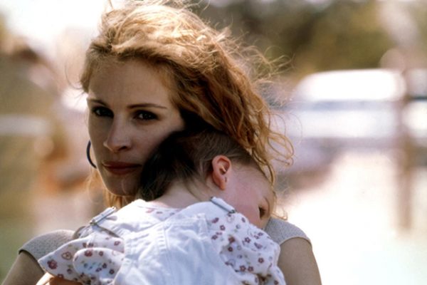 julia-roberts-erin-brockovich-universal-everett-031116