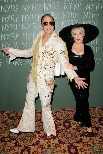 wenn_halloween_costume_bettemidler_tonydanza_101716_1200x1800-400x600