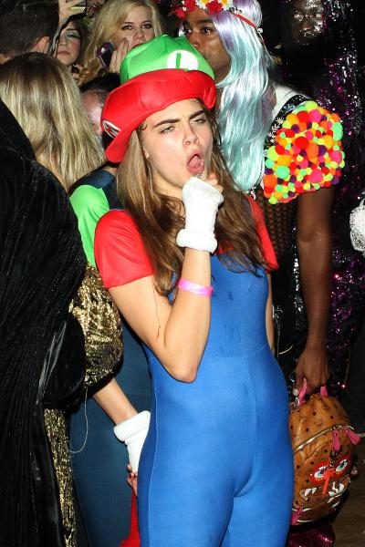 wenn_halloween_costume_caradelevingne_101716_1200x1800-400x600