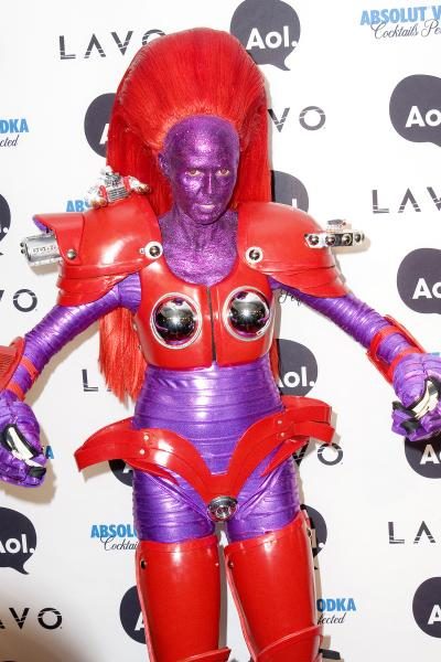 wenn_heidiklum_halloween_costume_2010_101716_1200x1800_1-400x600