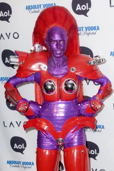 wenn_heidiklum_halloween_costume_2010_101716_1200x1800_3-400x600